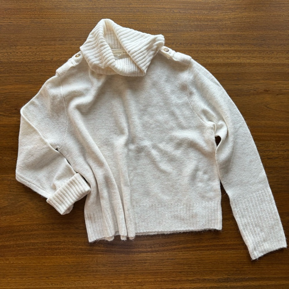 NWOT Copper Key Turtle Neck Sweater Cream/Soft Pink Small